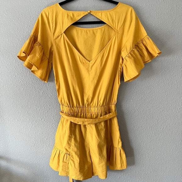 American Eagle Mustard Yellow Ruffle Sleeve Shorts Open Back Summer Romper Small - Picture 6 of 8
